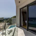 Villa Mare & Luce - Beachfront Complex *