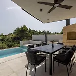 Villa Mare & Luce - Beachfront Complex Pijavicino