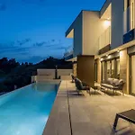 Villa Mare & Luce - Beachfront Complex Pijavicino