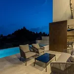 Villa Mare & Luce - Beachfront Complex Pijavicino