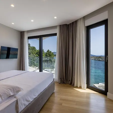 Mare & Luce - Beachfront Complex Villa *