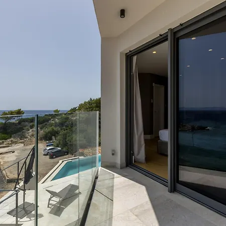 Villa Mare & Luce - Beachfront Complex *