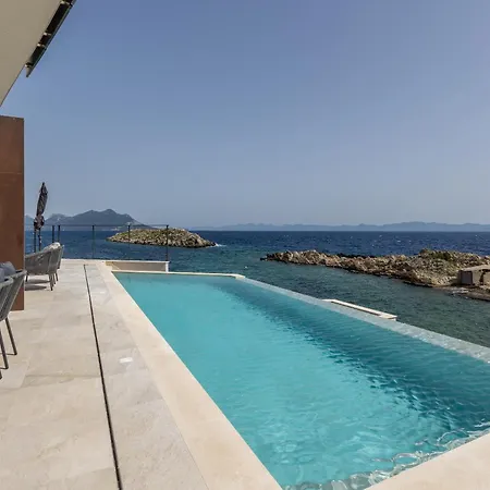 Villa Mare & Luce - Beachfront Complex