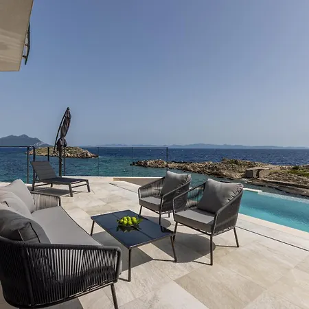 Mare & Luce - Beachfront Complex Villa