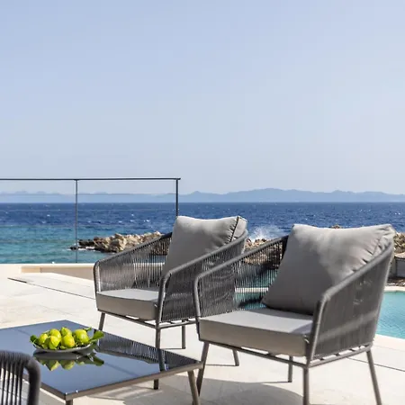 Mare & Luce - Beachfront Complex Villa Pijavicino