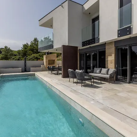Villa Mare & Luce - Beachfront Complex