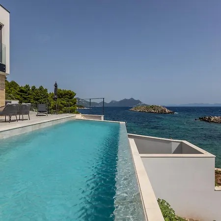 Mare & Luce - Beachfront Complex Villa