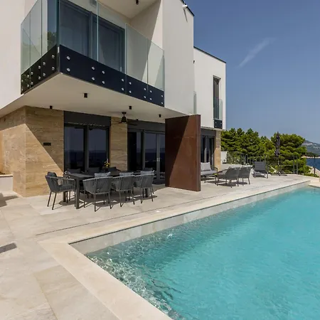 Villa Mare & Luce - Beachfront Complex *
