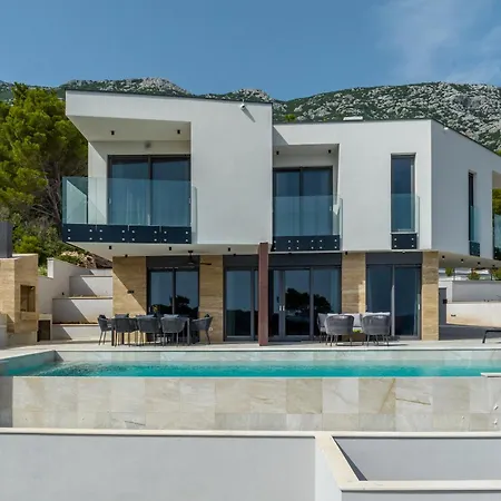 Mare & Luce - Beachfront Complex Villa