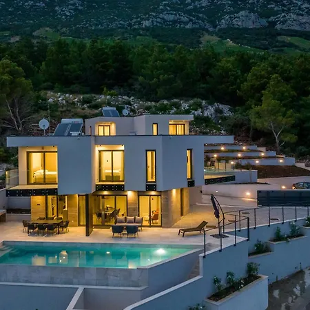Mare & Luce - Beachfront Complex Villa
