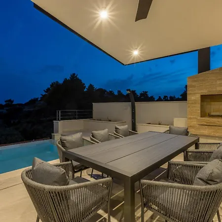 Villa Mare & Luce - Beachfront Complex *