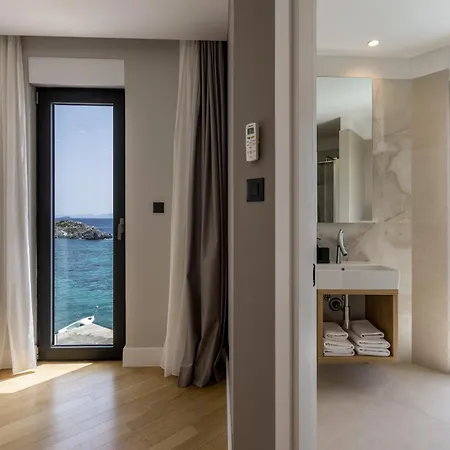 Mare & Luce - Beachfront Complex Villa