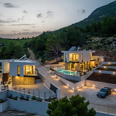 Villa Mare & Luce - Beachfront Complex