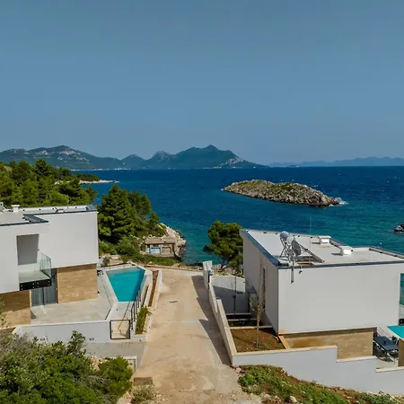 Villa Mare & Luce - Beachfront Complex *