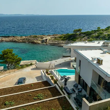 Mare & Luce - Beachfront Complex Villa