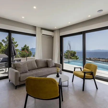 Mare & Luce - Beachfront Complex Villa