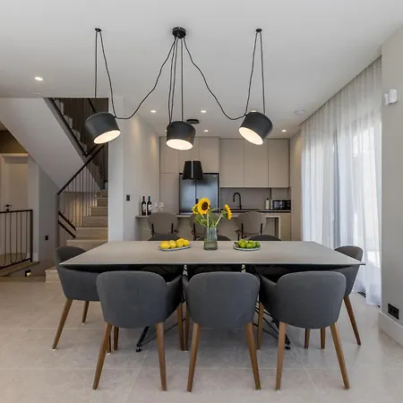 Mare & Luce - Beachfront Complex Villa Pijavicino