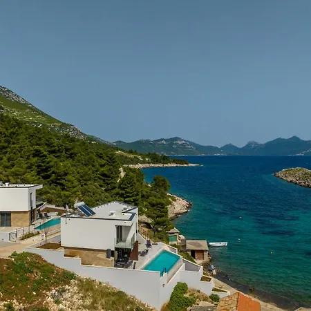 Villa Mare & Luce - Beachfront Complex