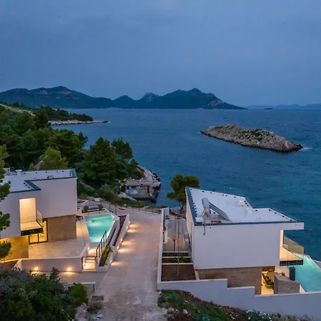 Villa Mare & Luce - Beachfront Complex Pijavicino