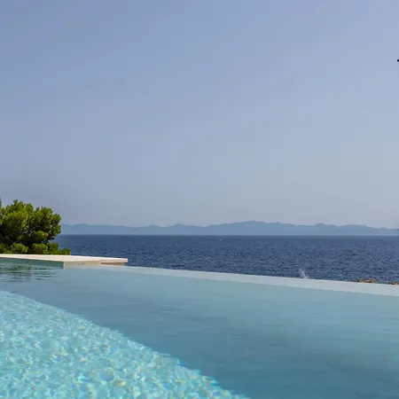Mare & Luce - Beachfront Complex Villa