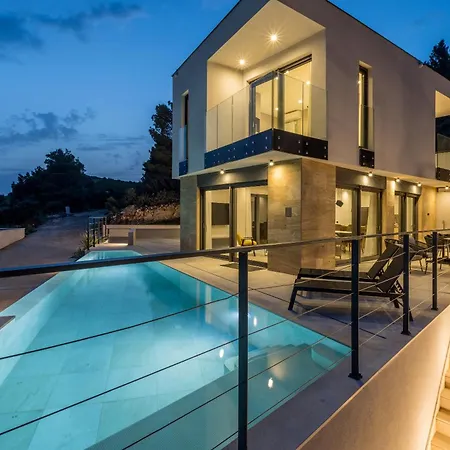 Villa Mare & Luce - Beachfront Complex Pijavicino
