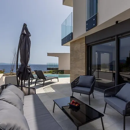 Villa Mare & Luce - Beachfront Complex