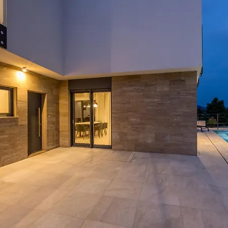 Mare & Luce - Beachfront Complex Villa