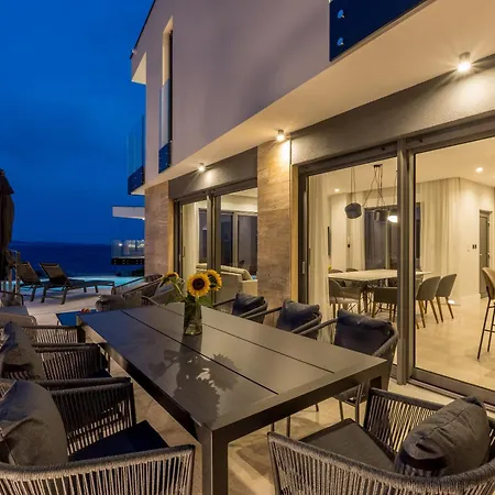Mare & Luce - Beachfront Complex Villa Pijavicino