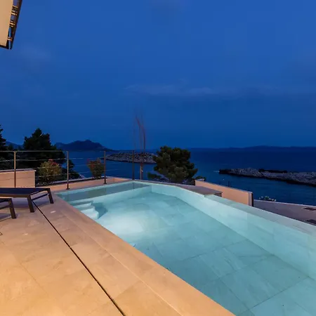 Villa Mare & Luce - Beachfront Complex *