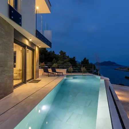 Villa Mare & Luce - Beachfront Complex *